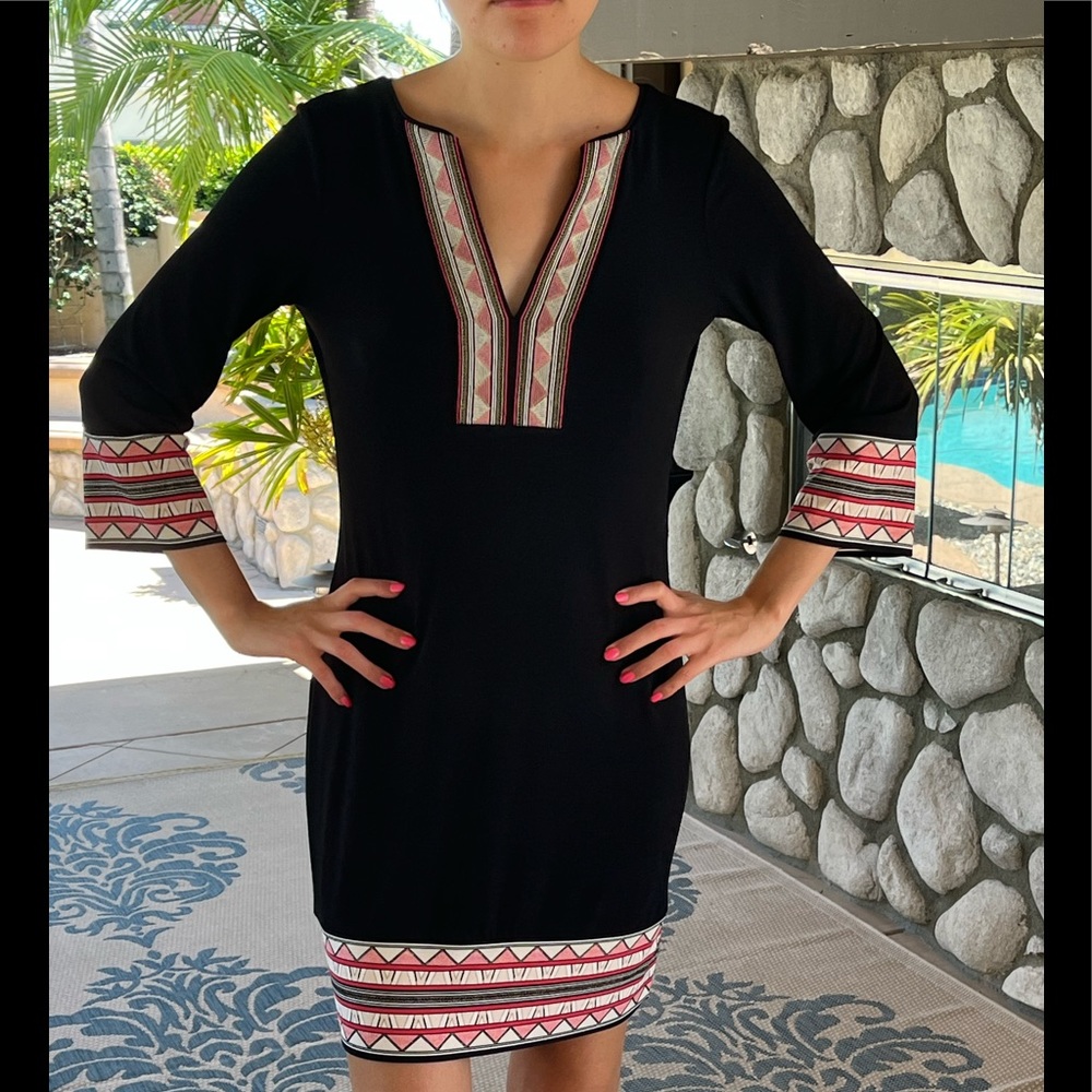White House Black Market Embroidered V-neck Knit Shift Dress Size XS Black